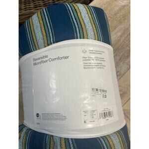 NWT-Room Essentials Reversible Microfiber Comforter